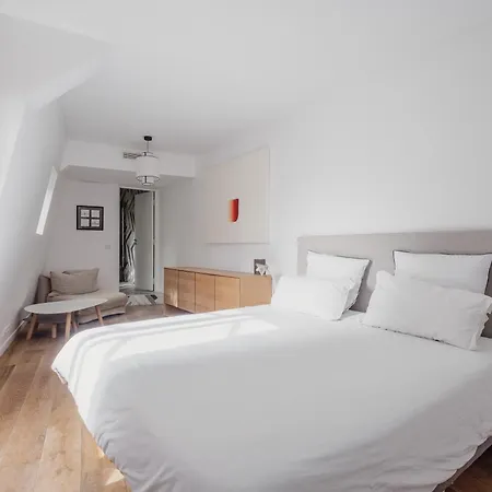 Veeve - A Symphony In Serenity Paris